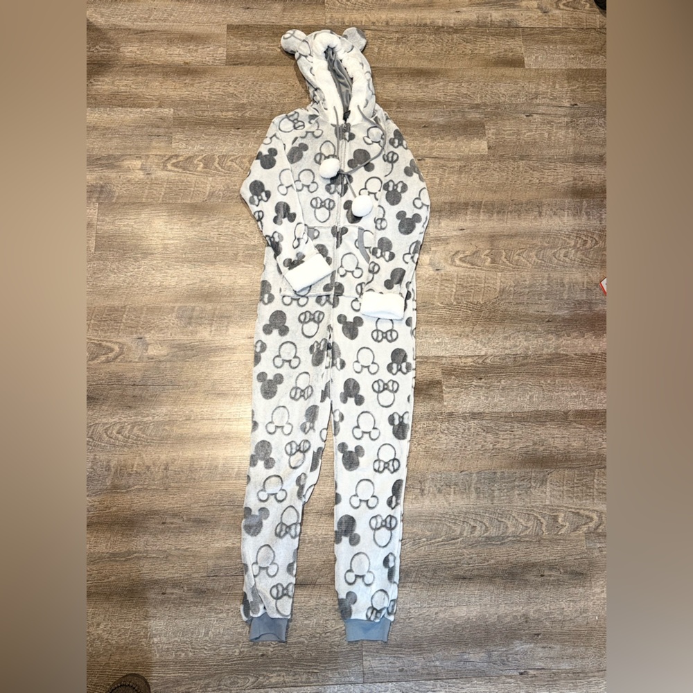 Disney Faux‎ Fur Gray and White sleeper with hood and pockets